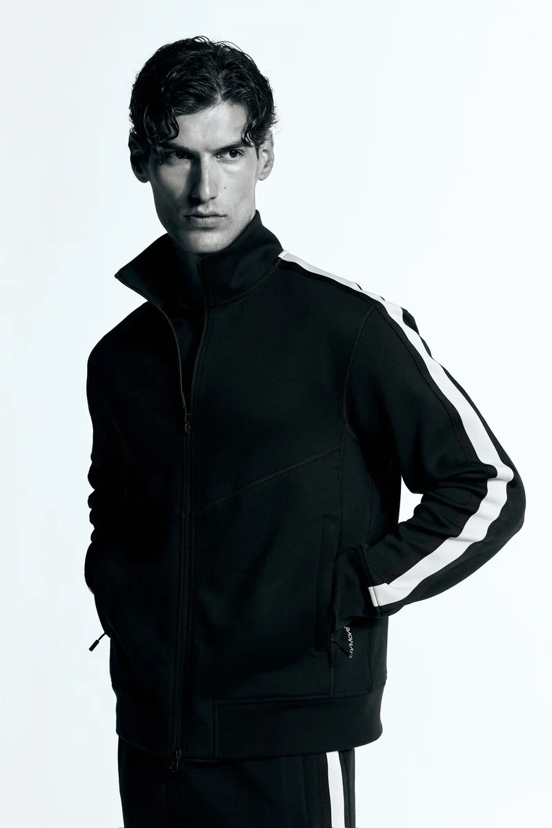 اتش اند ام جاكيت رياضي بقصّة عادية من نسيج دراي موف™